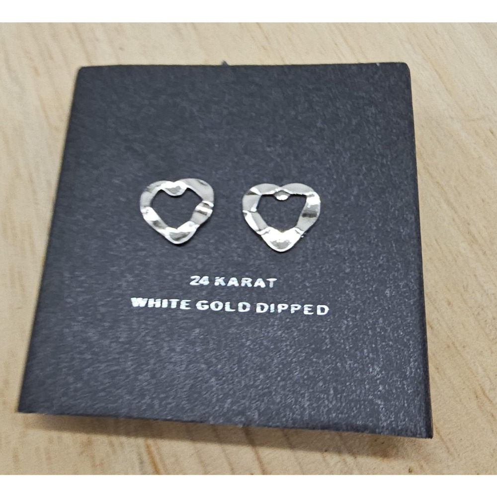 Secret‎ Box New York Heart Stud Earrings Womens 24K White Gold Dipped Silver